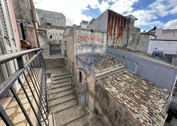Edificio all\'aperto - Casa indipendente via san rocco
 
18, Chiaramonte Gulfi - foto 14