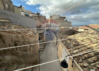 Edificio all\'aperto - Casa indipendente via san rocco
 
18, Chiaramonte Gulfi - foto 15
