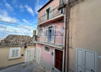 Edificio all\'aperto - Casa indipendente via san rocco
 
18, Chiaramonte Gulfi - foto 16