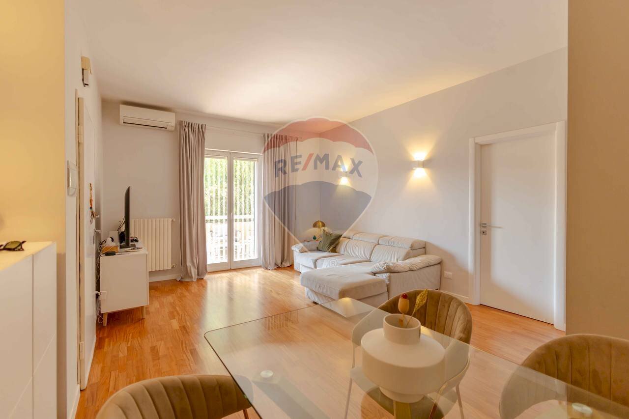 Sala da pranzo - Four-room apartment Via Fratelli De Filippo
 
29, Bari - photo 1