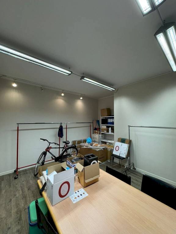 Interno non residenziale - Negozio via Alessandro Manzoni, Carpi - foto 3