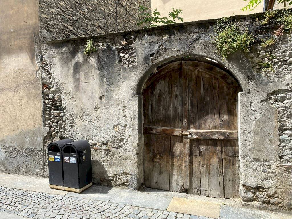 Ingresso - Stabile - Palazzo via Laurent Martinet, 23, Aosta - foto 3
