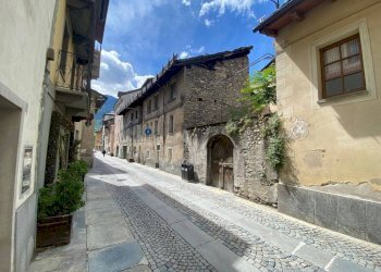 Zona - Stabile - Palazzo via Laurent Martinet, 23, Aosta - foto 1