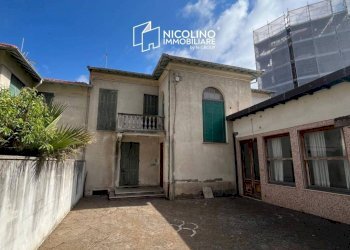 Cortile interno - Stabile - Palazzo via Febo, 12, Bordighera - foto 1