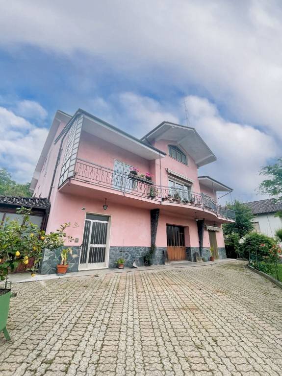 Facciata - Villa strada Villarello, 15, Ceva - foto 1