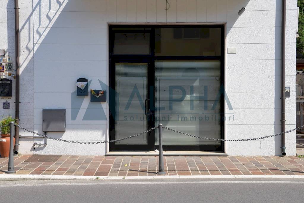 Facciata - Negozio piazza Giuseppe Mazzini, San Mauro Pascoli - foto 2