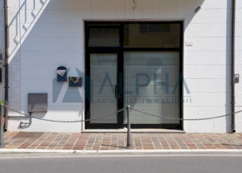 Facciata - Negozio piazza Giuseppe Mazzini, San Mauro Pascoli - foto 2