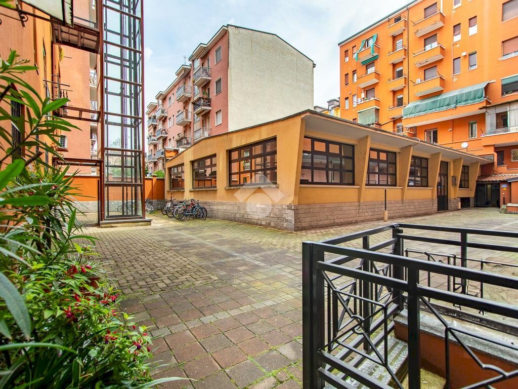 Three-room apartment Via G. Rovani, Sesto San Giovanni - photo 3