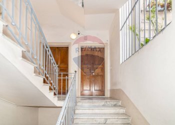 Scale - Quadrilocale Via Teatro Massimo
 
35, Catania - foto 5