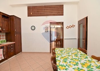 Sala da pranzo - Casa indipendente Via Varsallona
 
21, Caltagirone - foto 7