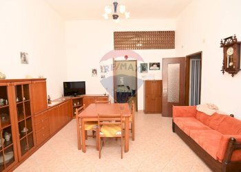 Sala da pranzo - Casa indipendente Via Varsallona
 
21, Caltagirone - foto 10