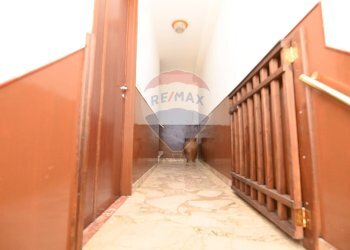 Hall / corridoio - Casa indipendente Via Varsallona
 
21, Caltagirone - foto 13