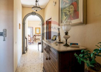 Hall / corridoio - Apartment Via Sebastiano Scamporlino
 
5, Francofonte - photo 23