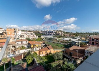 Edificio all\'aperto - Quadrilocale Via Pietro Novelli
 
51, Catania - foto 2