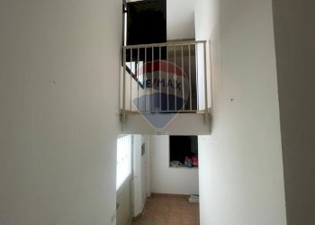 Scale - Capannone Via: Luigi Capuana, Camporotondo Etneo - foto 23