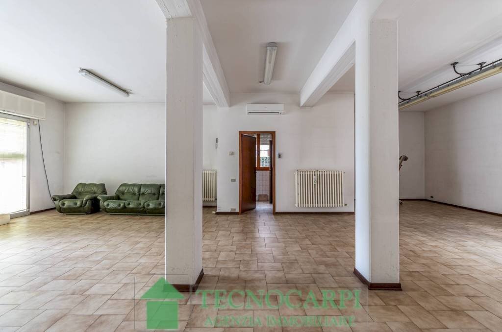 Interno non residenziale - Negozio via Genova, Carpi - foto 3