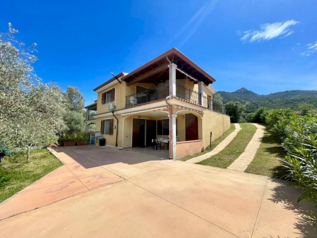 Facciata - Villa via Monte Nurres, Torpè - foto 1