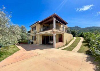 Facciata - Villa via Monte Nurres, Torpè - foto 1