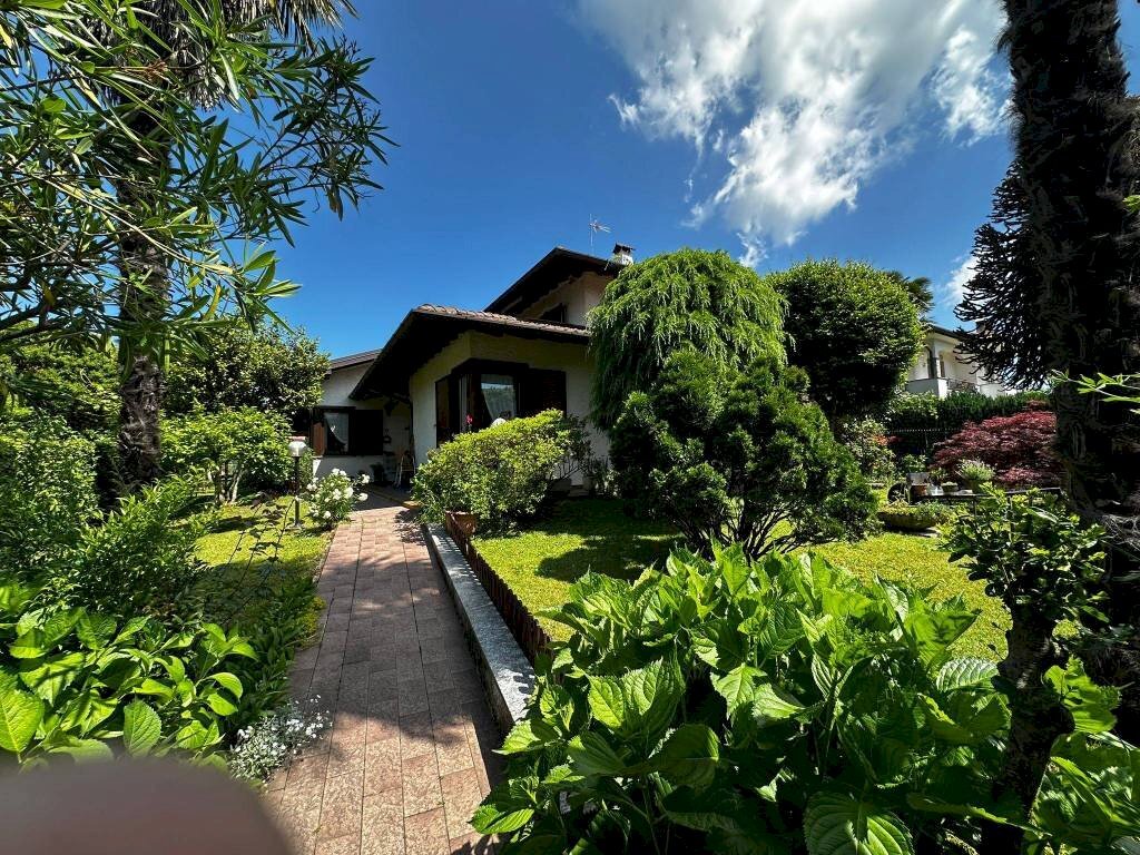 Giardino - Villa via Alessandro Volta, 3, Somma Lombardo - foto 2