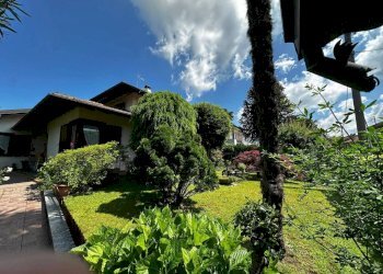 Giardino - Villa via Alessandro Volta, 3, Somma Lombardo - foto 1