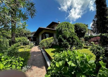 Giardino - Villa via Alessandro Volta, 3, Somma Lombardo - foto 2