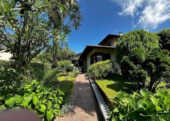 Giardino - Villa via Alessandro Volta, 3, Somma Lombardo - foto 3