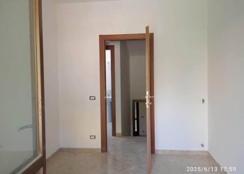 Stanza non arredata - Four-room apartment Montelibretti - photo 24