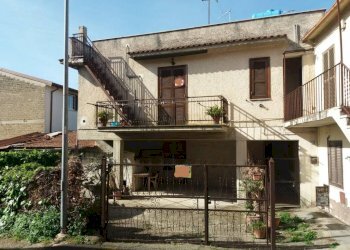 Facciata - Casa indipendente via Tinello, 15, Montelibretti - foto 1