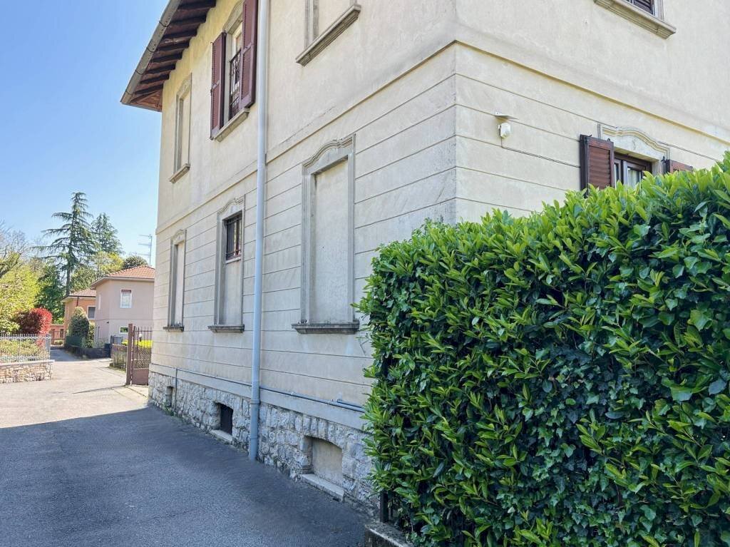Facciata - Villa via Pontida, 11, Varese - foto 1