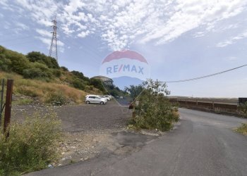Vista delle montagne - Terreno edificabile Contrada Tiritì / Via Giuseppe Verdi
snc, Motta Sant'Anastasia - foto 3