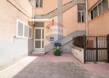 Terrazza - Trilocale via volturno
 
4, Caltagirone - foto 17