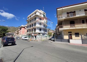 Edificio all\'aperto - Trilocale Via Marsala
 
8, Giardini-Naxos - foto 6