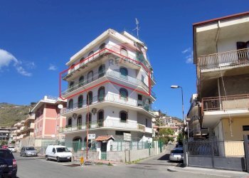 Edificio all\'aperto - Trilocale Via Marsala
 
8, Giardini-Naxos - foto 2