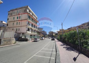 Edificio all\'aperto - Trilocale Via Marsala
 
8, Giardini-Naxos - foto 3