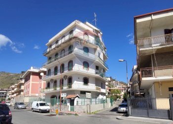 Edificio all\'aperto - Trilocale Via Marsala
 
8, Giardini-Naxos - foto 4