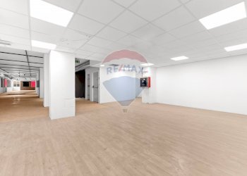 Stanza vuota - Ufficio Piazza Santa Francesca Romana
 
3, Milano - foto 17