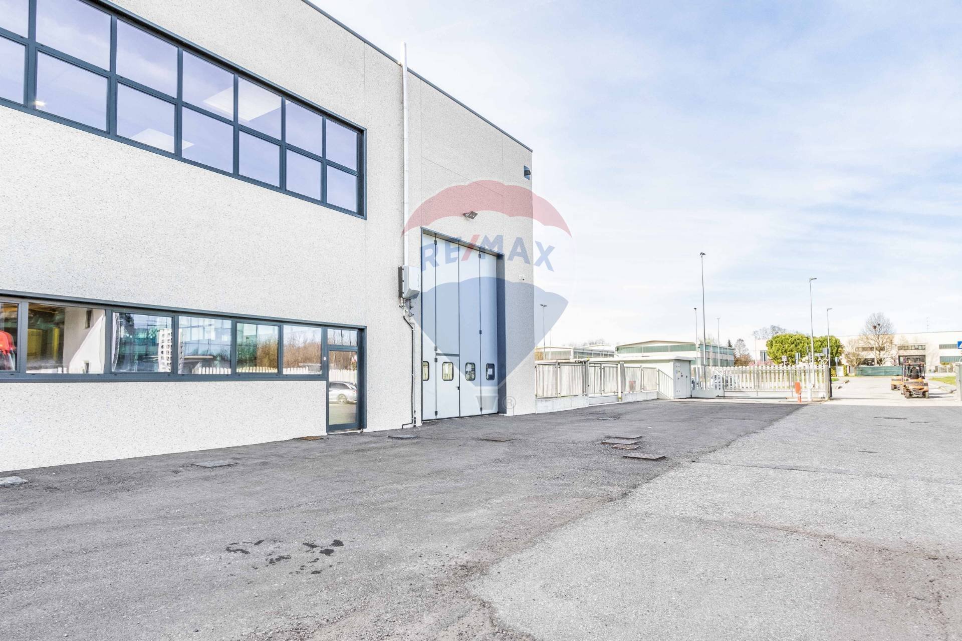 Terrazza - Capannone Via Toscanini
 
8, Magnago - foto 2