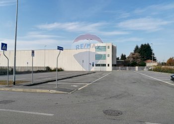 Edificio all\'aperto - Capannone Via Toscanini
 
8, Magnago - foto 2