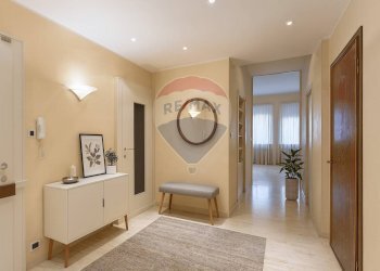 Hall / corridoio - Trilocale Via Petrella
 
6, Busto Arsizio - foto 4