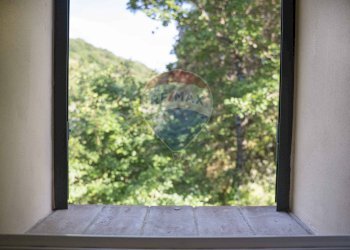 DETTAGLIO FINESTRA - Villa LOCALITA' LE CAVILLI
 
SNC, Roccastrada - foto 37