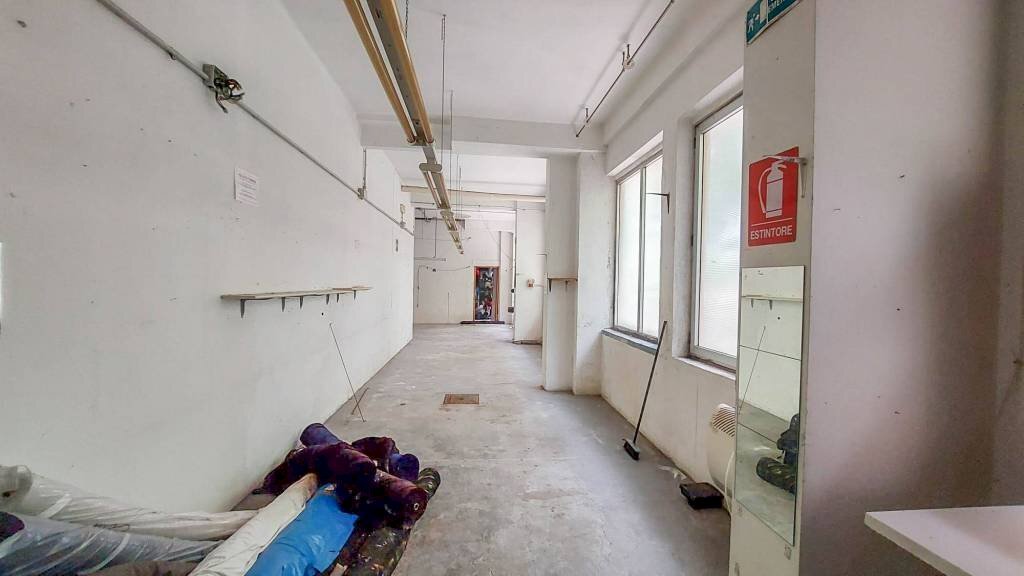 Interno non residenziale - Warehouse via Montello, Genova (neighborhood Marassi) - photo 3