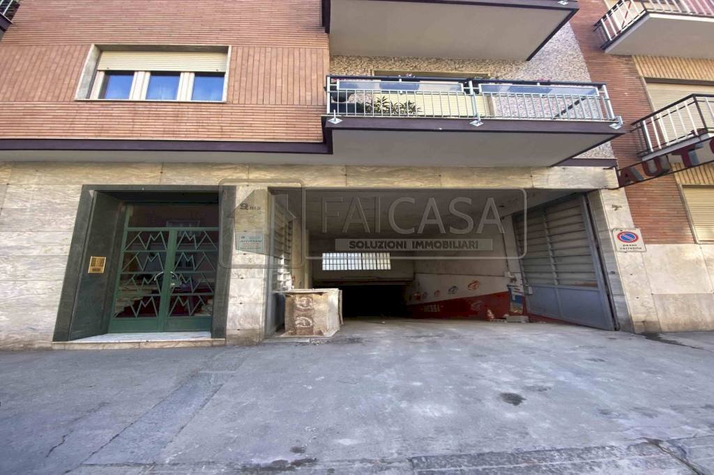 Facciata - Box via Gaglianico, 9, Torino (zona Parella) - foto 1