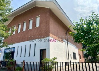 Facciata - Appartamento via Franco Centro, 3, Alba - foto 2