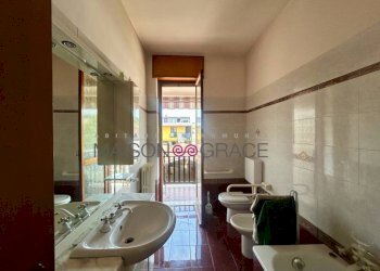 Bagno - Appartamento via Franco Centro, 3, Alba - foto 14