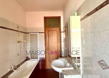 Bagno - Appartamento via Franco Centro, 3, Alba - foto 16