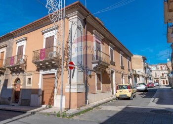 Edificio all\'aperto - Casa indipendente Via Vincenzo Gioberti
 
51/53/55, Grammichele - foto 1