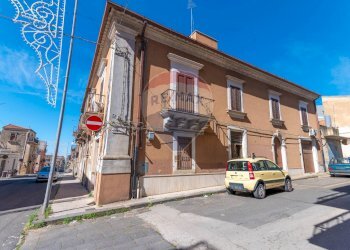 Edificio all\'aperto - Casa indipendente Via Vincenzo Gioberti
 
51/53/55, Grammichele - foto 2