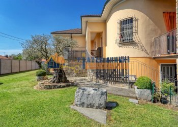 Foto 2 - Villa via C. Battisti, Carnago - foto 2