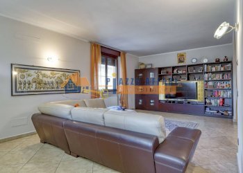 Foto 11 - Villa via C. Battisti, Carnago - foto 11