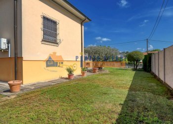 Foto 40 - Villa via C. Battisti, Carnago - foto 40